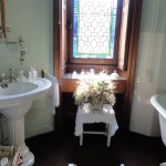 les détails d'une salle de bain du château de Montpoupon